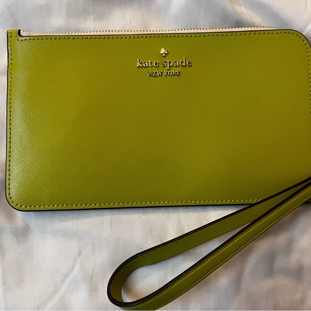 Kate Spade Black and Cream Wristlet